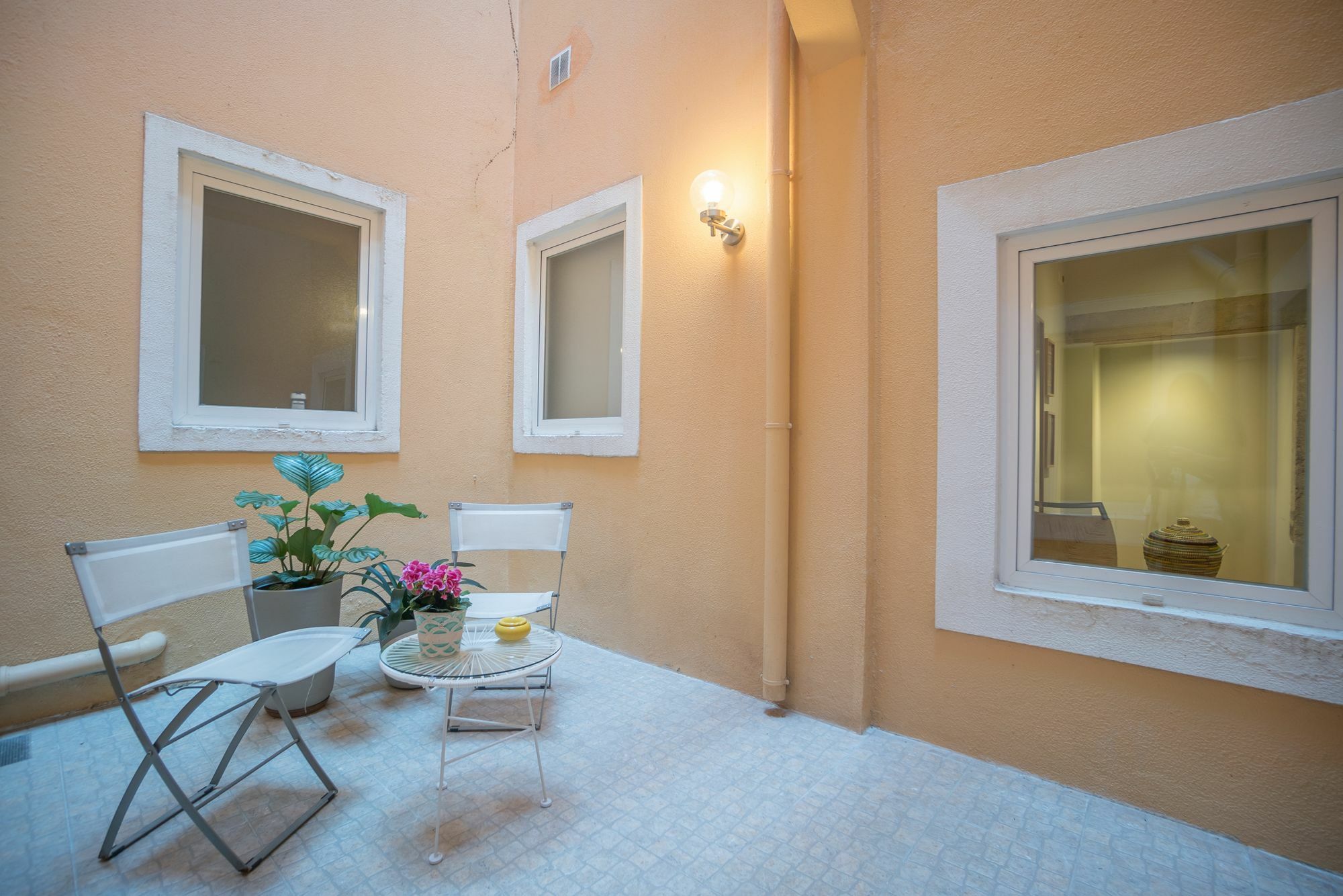 Apartment Elegant And Cozy Apartment Lissabon
